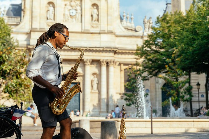 Private City Kickstart Tour: Paris - Louvre walk-by to Place du Carrousel: an Eiffel and Arc viewpoint to close