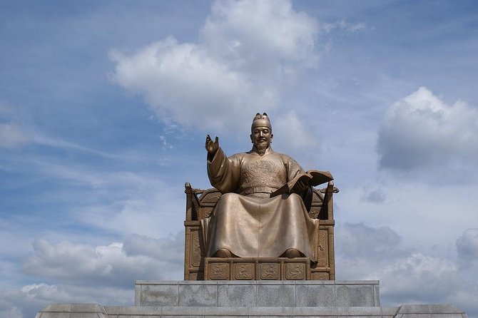 Private City Kickstart Tour: Seoul - Seoul Plaza and Deoksugung Palace: why these may show up on your route