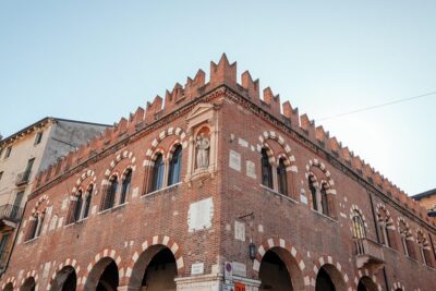 Private City Kickstart Tour: Verona - Giardino Giusti and the Giusti Palace: Italian Garden Sightseeing With a Purpose