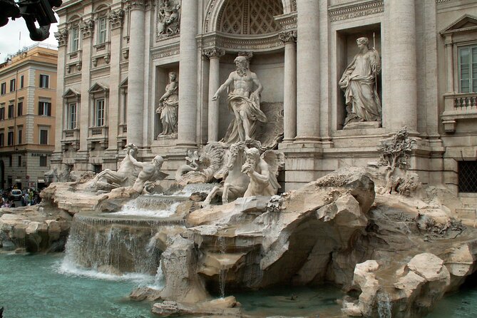 Private Golf Cart Tour of the Eternal City - Piazza Venezia and Largo di Torre Argentina: power and politics in one ride