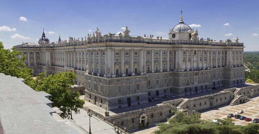 Private guided tour Royal Palace & Royal Collections Gallery - Meeting at Ópera and getting oriented fast