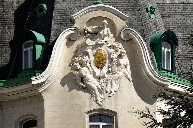 Private Klimt & Vienna Art Walk — From Baroque to Secession - Mid-route Vienna contrasts: Schwarzenbergplatz, a major Baroque church, and Karlsplatz