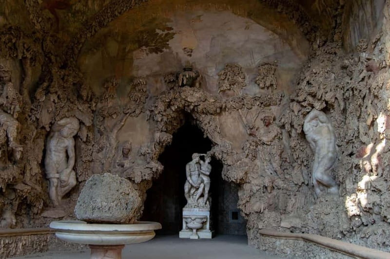 Private Skip-the-Line Uffizi Gallery & Vasari Corridor Tour - Where you meet and what the first minutes feel like