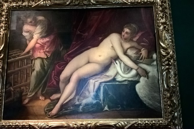 Private Tour: Masterpieces of the Uffizi Gallery - Inside the Uffizi: the Vasari palace is part of the show