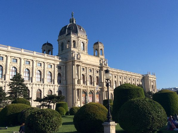 Private Tour of the Picture Gallery of the Fine Arts Museum VIenna (Kunsthistorisches Museum) with an Art Historian - Entering the Kunsthistorisches Museum like a pro (and finding the right door)