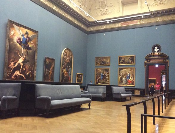 Private Tour of the Picture Gallery of the Fine Arts Museum VIenna (Kunsthistorisches Museum) with an Art Historian - Pace and physical comfort: what moderate fitness means here