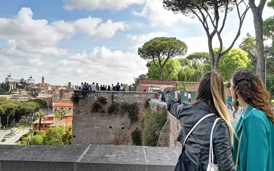 Rome: 3-Hour Panoramic Luxury Golf Cart Tour - Down to the Tiber: the neighborhood stories you miss when you just rush