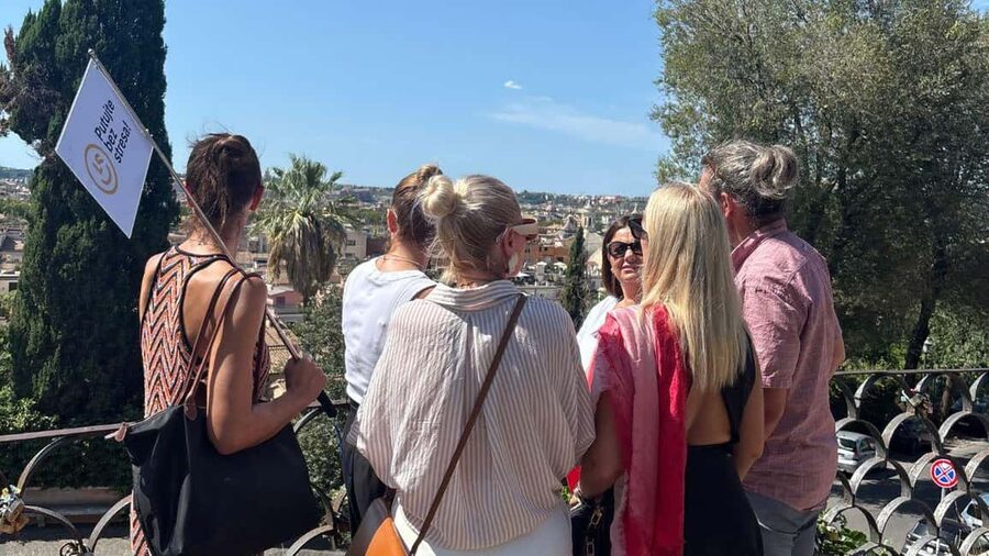 Rome: Express Golf Cart Tour – City Essentials in 90 Minutes - The guides: storytelling that actually helps you see