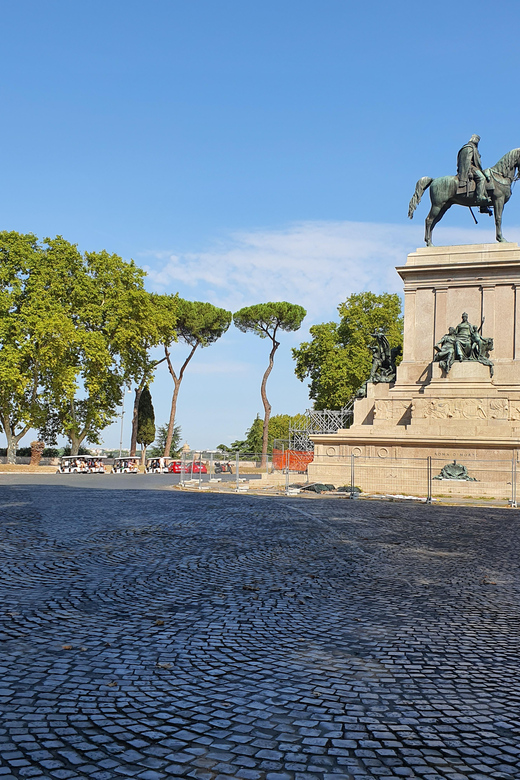 Rome: Highlights Golf Cart Tour with Pizza Snack & Gelato - Fontana dell’Acqua Paola and Gianicolo Hill: The View Moment