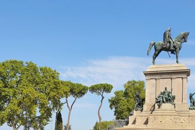 Rome in a Day golf cart tour for cruisers with Pizza & Gelato - What’s Included: Pizza, Gelato, Water, and Earpieces