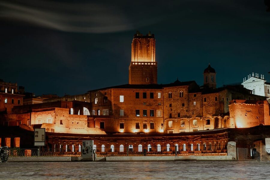 Rome Night Golf Cart Tour with Access to an Exclusive Dinner - The Pantheon area and Piazza Venezia: two icons, two different kinds of wow
