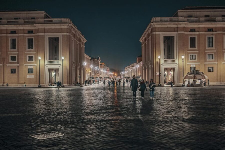 Rome Night Golf Cart Tour with Access to an Exclusive Dinner - The Monti free time: wine, food tasting, and getting out of the tourist lane