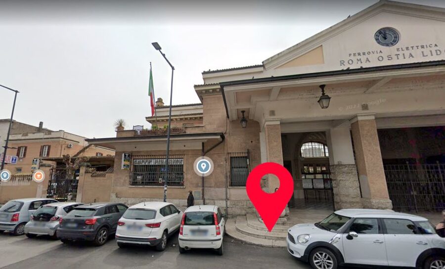 Rome: Ostiense Graffiti and Modern Street Art Walking Tour - Entering Ostiense Through Piramide and Cestius’s Pyramid