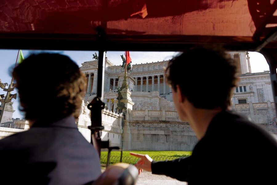 Rome: Squares and Fountains Golf Cart Tour - Trevi Fountain and Piazza Venezia: the classic stops, timed for sanity