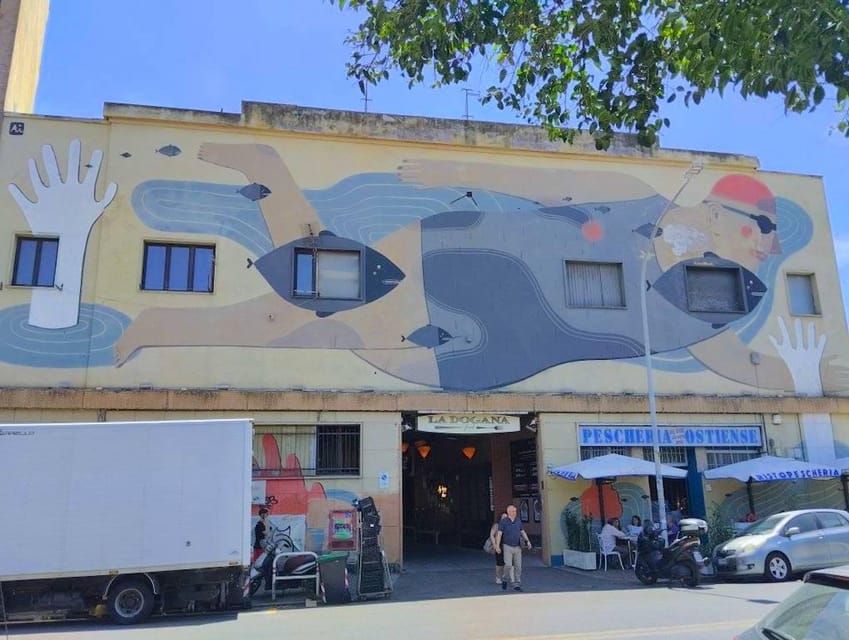 Rome street art tour: off the beaten path with a local guide - Meet Lisa: a local guide who connects walls to Roman life
