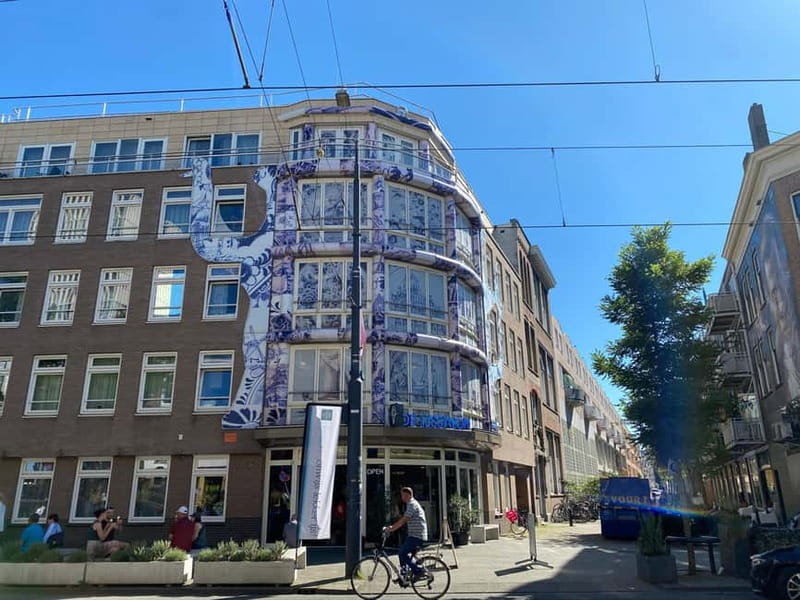 Rotterdam Street Art tour: Including specialised guide - More than 8 murals, including a 3D Pulp Fiction moment