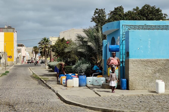 Sal island: Private Santa Maria City Tour, Street Art and Tapas - Souvenirs and Cape Verdean arts: learning what to buy (and what to skip)