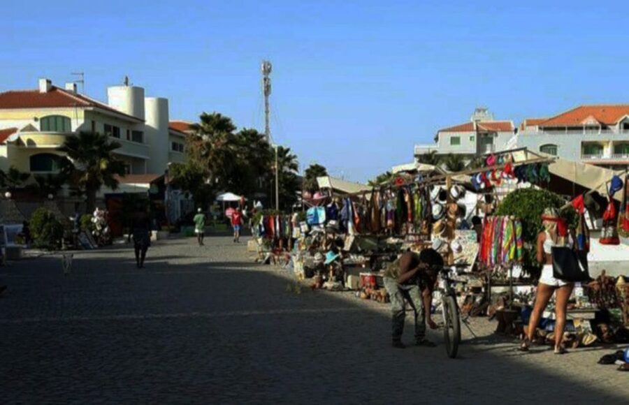 Sal island: Santa Maria city tour, street art and tapas - Tapas and drinks: how the local food stop fits the tour