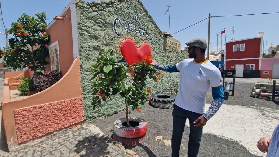 Sal island: Santa Maria city tour, street art and tapas - Souvenirs that make sense: what to look for in Cape Verde craft