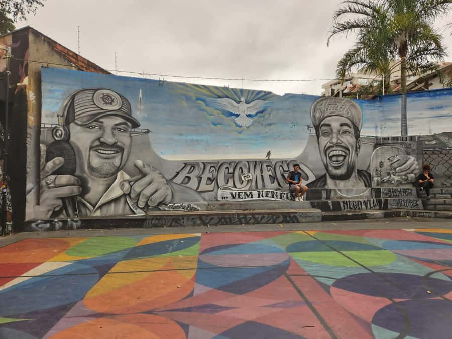 São Paulo: Bar and Street Art Crawl with Local Guide - Ending at a favorite bar: cool down, eat snacks, and keep chatting