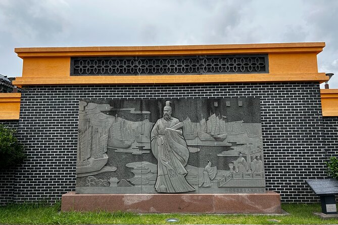 Seogwipo(the southern city of Jeju) Art Museum Walking Tour - Lee Jung Seop Cultural Street: birthplace energy and easy browsing