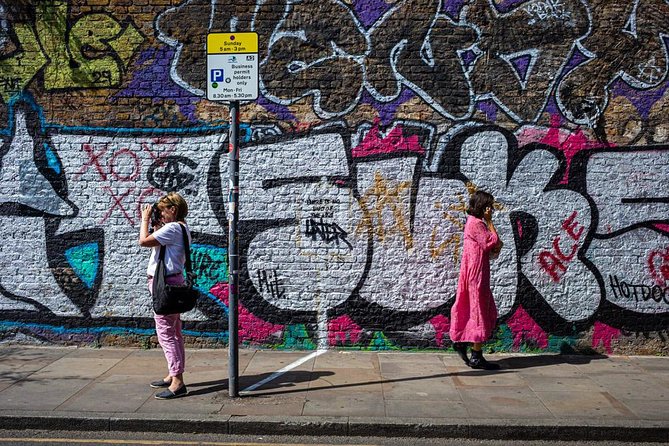 Shoreditch Street Art Private Photography Tour including Brick Lane - Meeting Your Fine Art Photographer Guide (And Why It Feels Personal)