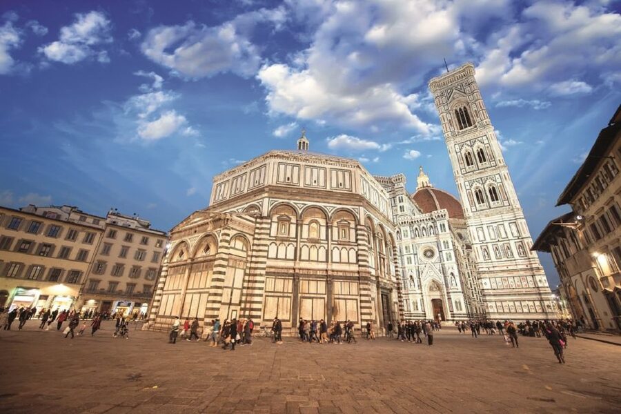 Skip the line: Accademia Gallery small group tour - The semi-private group size: why 9 people feels different