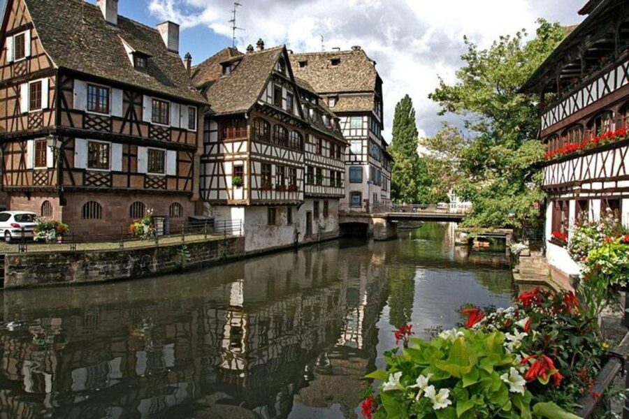 Strasbourg : Private Street Art Tour - A private 2-hour format that actually feels efficient