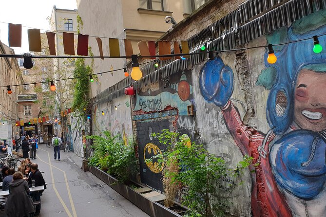 Street Art and Alternative Tour of Berlin in French - Price and Value: What $27.87 Buys You
