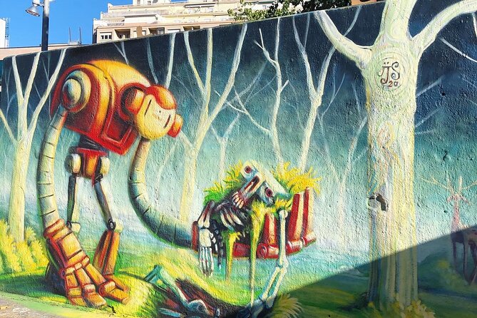 Street Art, Sculptures & Crime Stories Walking Tour – Barcelona - El Born / La Ribera: optical illusions, the staring building, and Santa Caterina