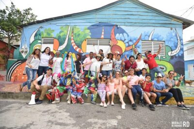 Street art walking tour in Santiago (art walk) - The route focus: historic center streets and old painted houses