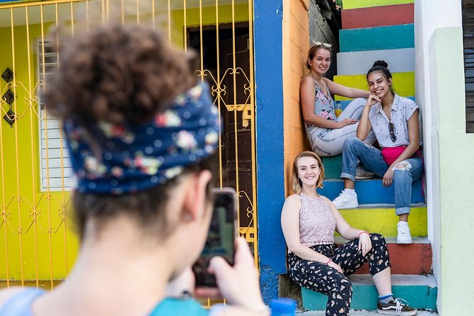 Street art walking tour in Santiago (art walk) - The guide factor: Juan Carlos Alvarez brings the murals to life