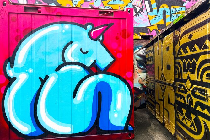 Street Art Walking Tour, private local Dutch guide - Your guide makes the difference: what Anna’s reviews reveal