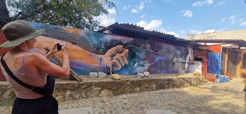 Street Art with an artist - What to pack: walking comfort and photo-ready basics