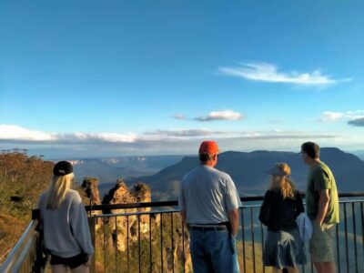 Sydney: Blue Mountains Late Start: Walks, Wildlife & Dinner - Small-group van: comfortable travel and an adult pace