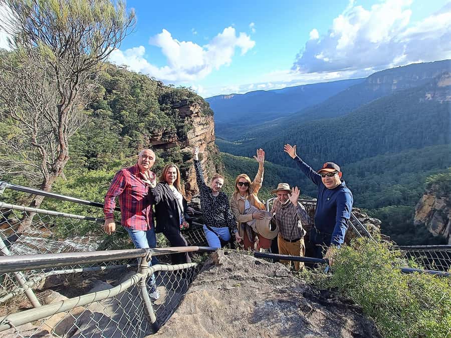 Sydney: Blue Mountains Late Start: Walks, Wildlife & Dinner - Echo Point and the Three Sisters: best light, not just best postcard