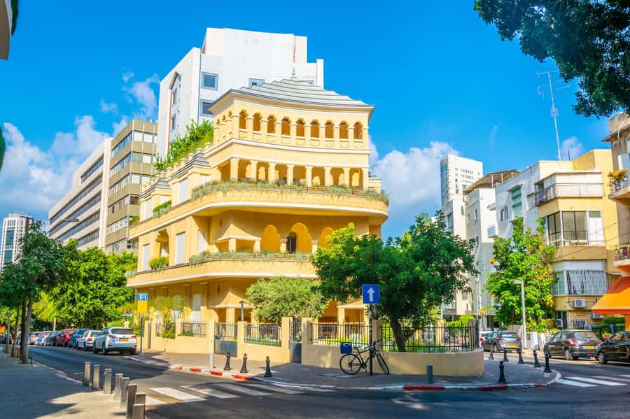 Tel Aviv: Florentin Saturday Walking Tour - Park HaTachana and Old Train Station: where you get oriented fast