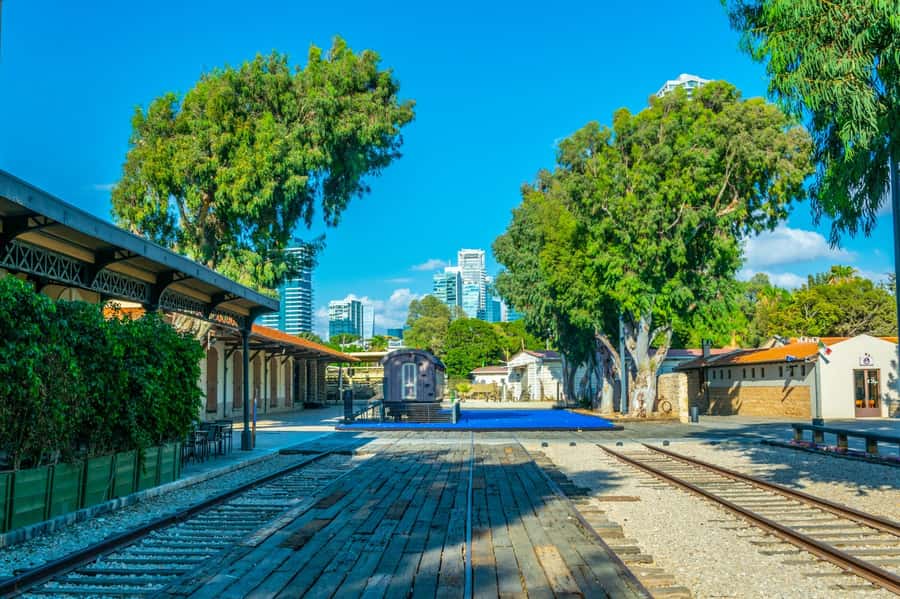 Tel Aviv: Florentin Saturday Walking Tour - Neve Tzedek’s restored homes and quiet streets