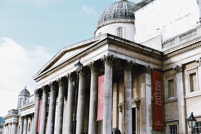 The National Gallery of London - Exclusive Guided Museum Tour - Meeting the guide at Trafalgar Square’s National Gallery entrance