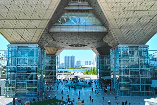 Tokyo Architecture and Contemporary Art Walking Tour with a local guide - Omotesando: fashion streets plus design brains behind the Prada flagship