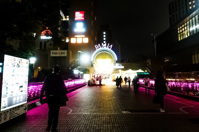 Tokyo Private Art Tour in Kagurazaka Shinjuku with Licensed Guide - Stop 5: Ushigome Mitsuke and the samurai-era thread