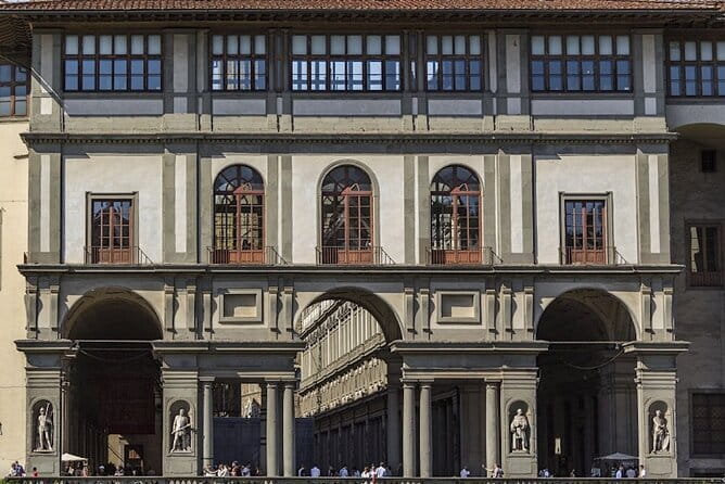 Uffizi Gallery Guided VIP Small Group Experience - Headsets, crowd noise, and how to stay sharp