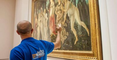 Uffizi Gallery: Small Group Guided Tour with Reserved Entry - Finding the meeting point at Galileo’s bust