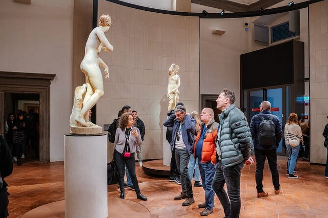 Uffizi Gallery Tour with Botticelli & Michelangelo - Inside Le Gallerie Degli Uffizi: what you’ll actually see