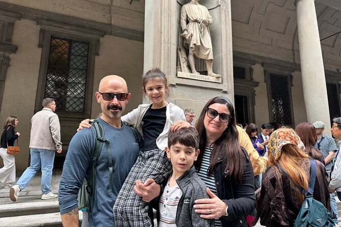 Uffizi Gallery Tour with Wine Tasting in Florence - The guides and the radio system: what helps you actually hear the art