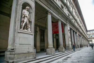 Uffizi Museum & Gallery Tour with Leonardo & Michelangelo Works - The Uffizi’s Design Stops You in Your Tracks