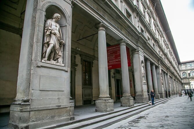 Uffizi Museum & Gallery Tour with Leonardo & Michelangelo Works - The Uffizi’s Design Stops You in Your Tracks