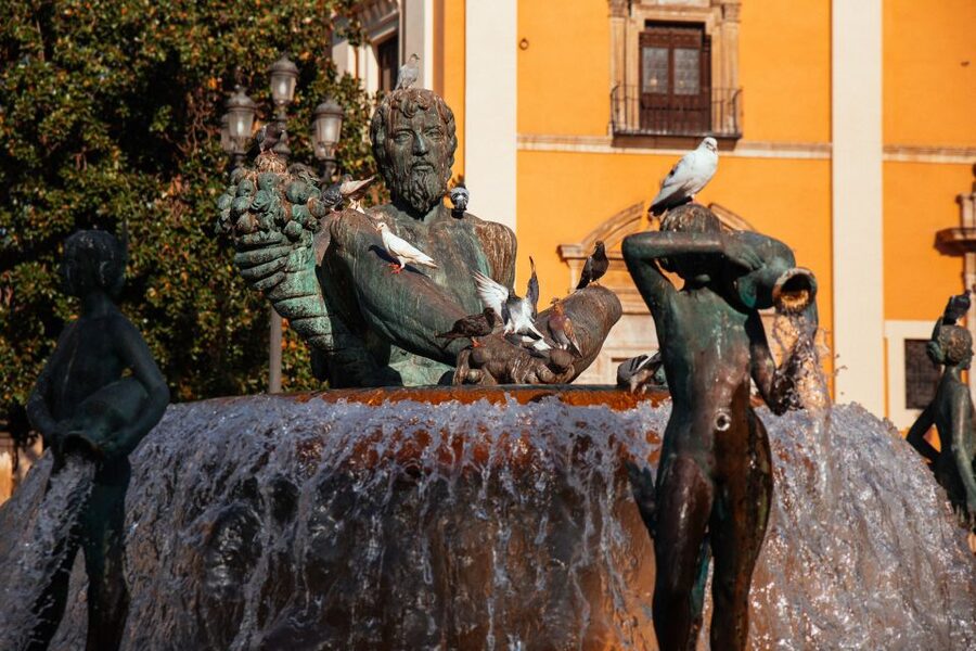 Valencia: 1.5-Hour Private Kick-Start Tour with a Local - Local Tricks for Food, Drinks, and Quiet Corners