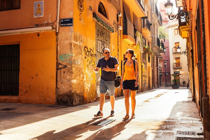 Valencia Private City Kickstart Tour - Plaza de la Virgen: a free welcome to Valencia’s core