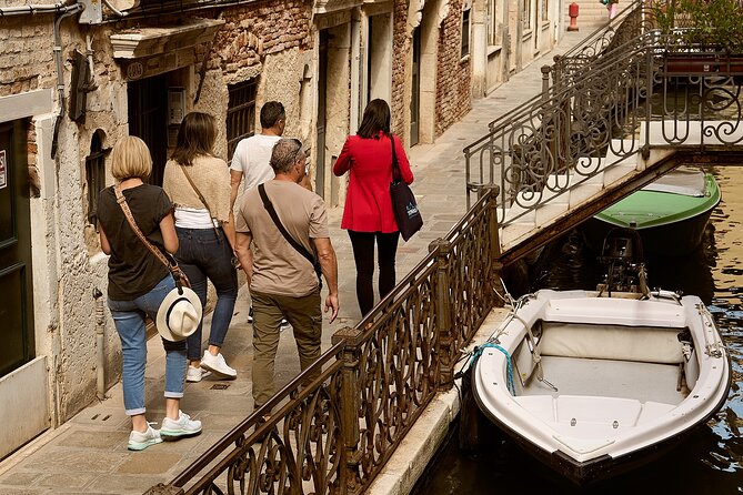 Venice Art Walking Tour with Gondola Ride - The 30-Minute Gondola Ride After You Know What You’re Seeing